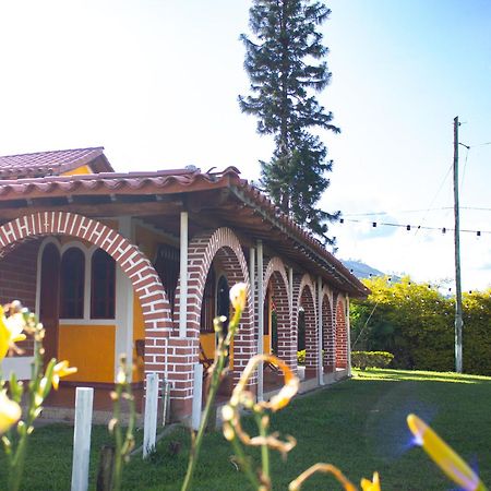 Hotel Campestre Alto Lindo En Guatapé Exterior photo