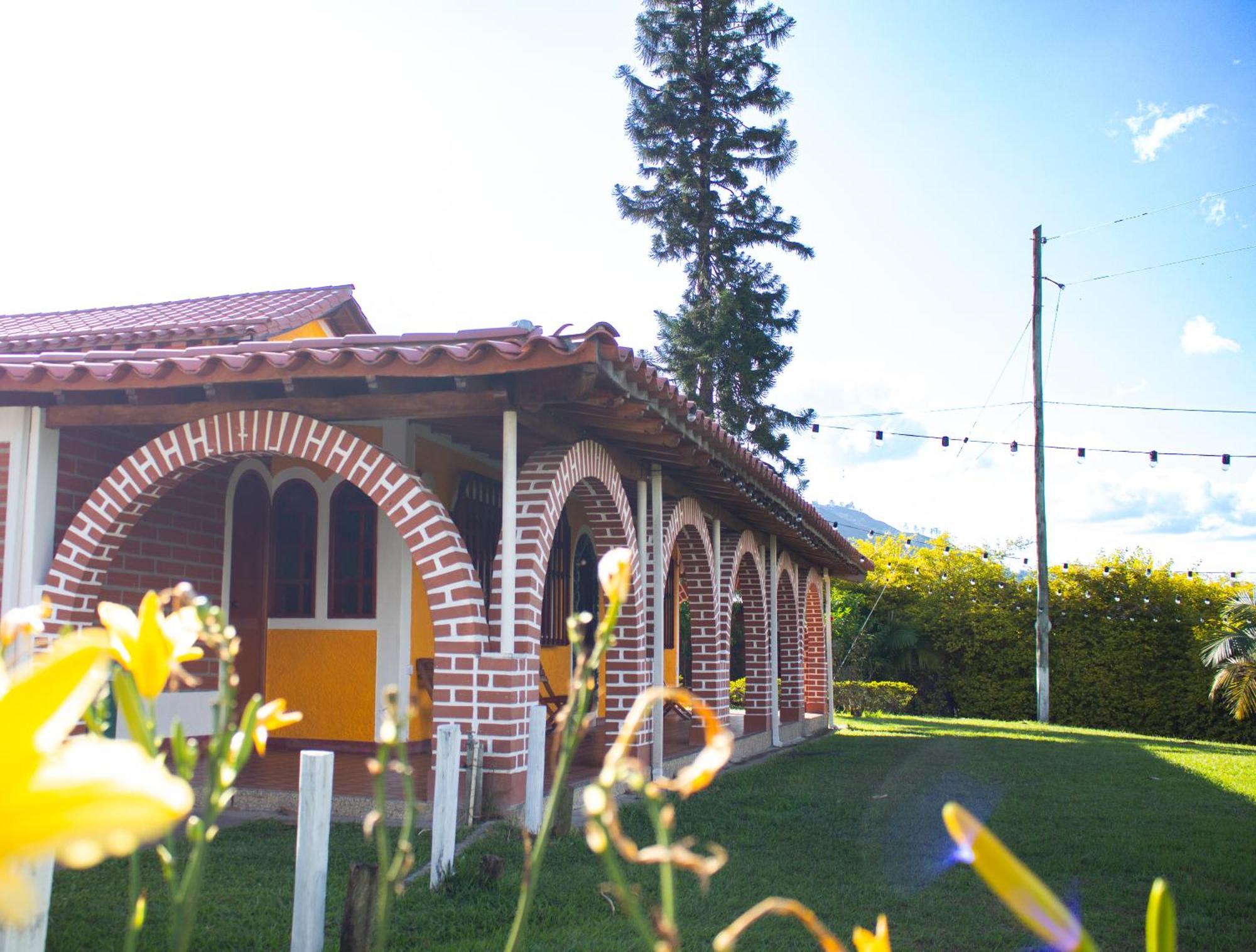 Hotel Campestre Alto Lindo En Guatapé Exterior photo